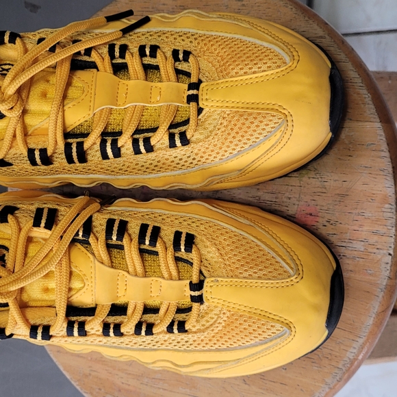 Nike Kids Sneakers in Vibrant Yellow - Picture 3 of 6